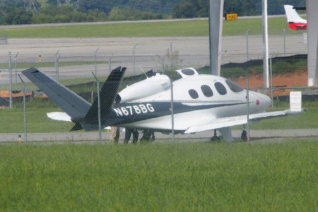 Cirrus Vision SF50 (N678BG)