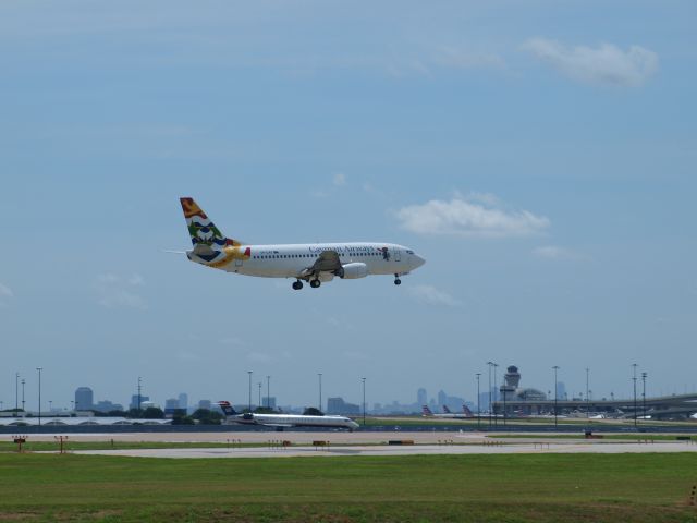 BOEING 737-400 (VP-CAY)