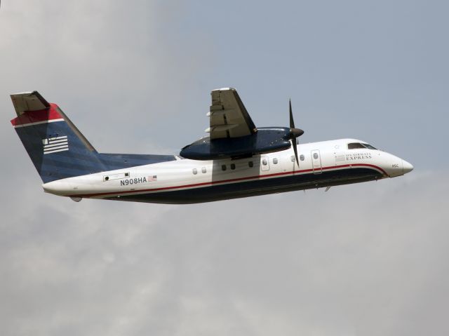 de Havilland Dash 8-100 (N908HA)