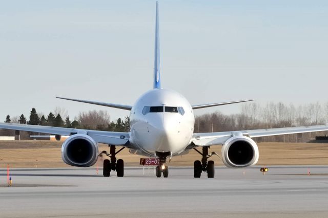 Boeing 737-800 (F-GZHB)