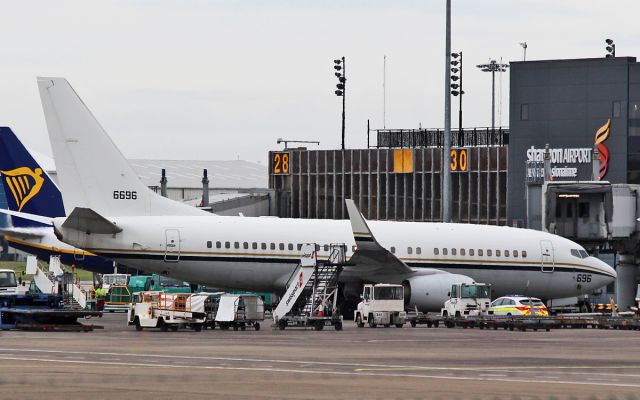 16-6696 — - convoy4463 usn c-40a 166696 at shannon 2/3/17.