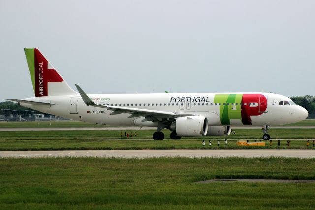 Airbus A320neo (CS-TVB) - Taxiing to depart rwy 09R on 19-May-19 operating flight TAP1361 to LPPT.