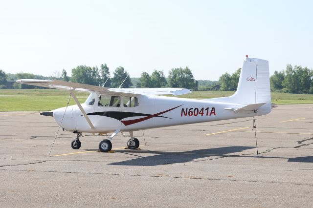 Cessna Skyhawk (N6041A)