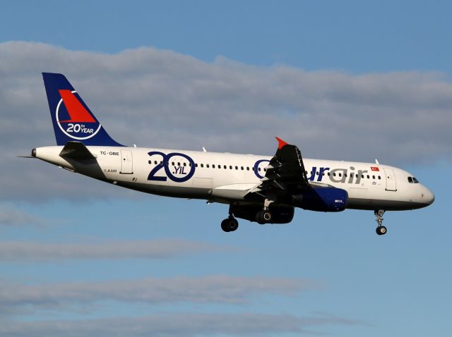 Airbus A320 (TC-OBE)