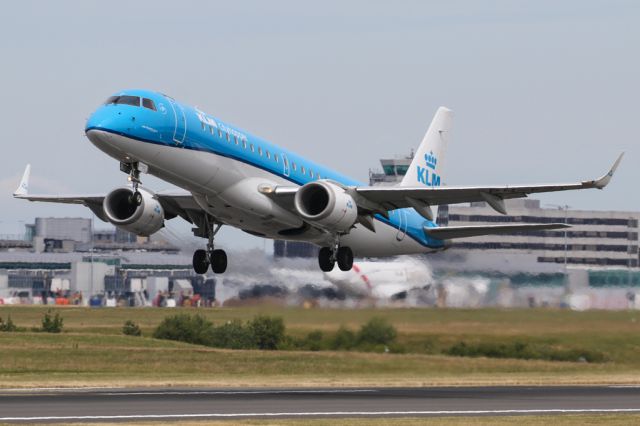 Embraer ERJ-190 (PH-EZI) - KLM1074 on the way back to Amsterdam.