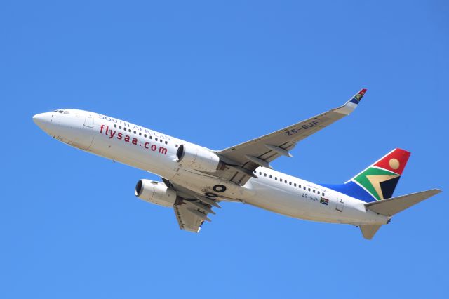 Boeing 737-800 (ZS-SJF) - Departing RWY 08