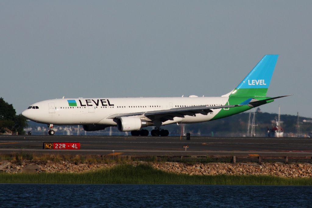 Airbus A330-200 (EC-MOU)
