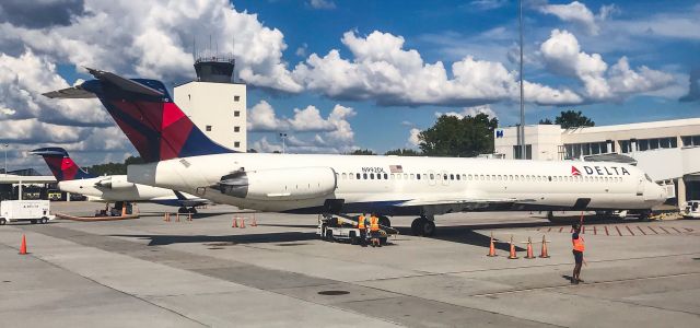 McDonnell Douglas MD-88 (N992DL) - Taken from an arriving CRJ from DTW.  Sure do miss the MD-88!