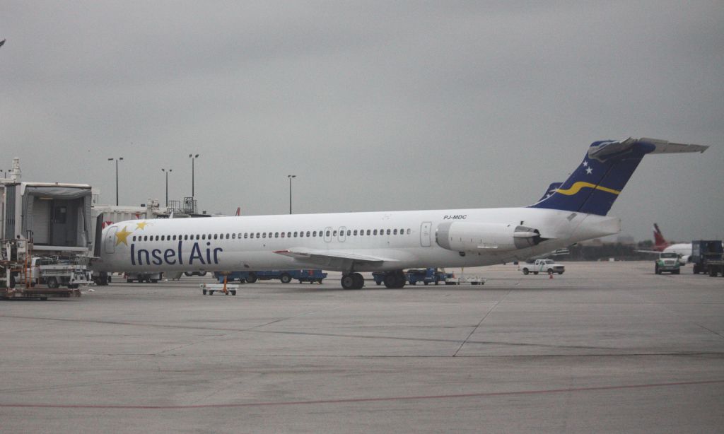 McDonnell Douglas MD-82 (PJ-MDC)