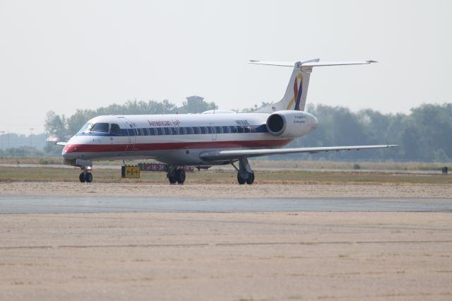 Embraer ERJ-135 (N818AE)