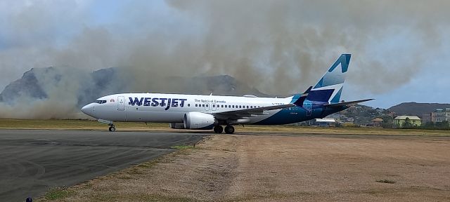 Boeing 737 MAX 8 (C-FEWJ)