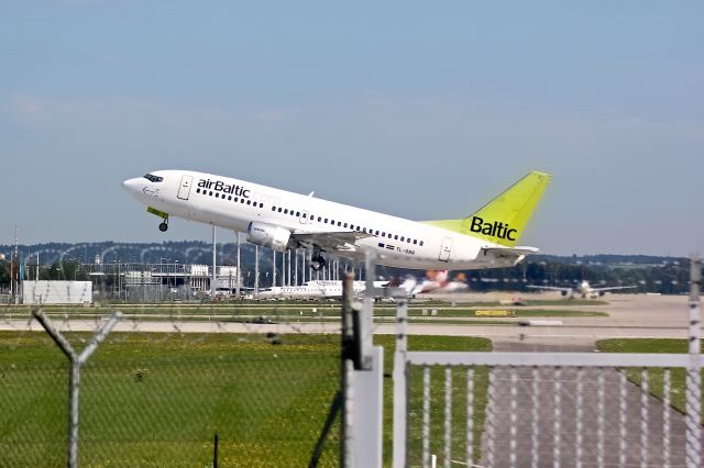 Airbus A320 (YL-BBR)