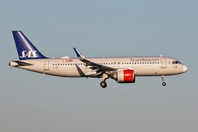 Airbus A320neo (EI-SIF) - SK4609 arriving from Stockholm