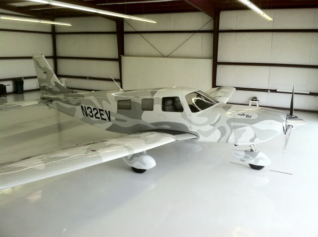 Piper Saratoga (N32EV)