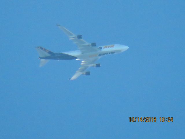 Boeing 747-400 (N480MC)