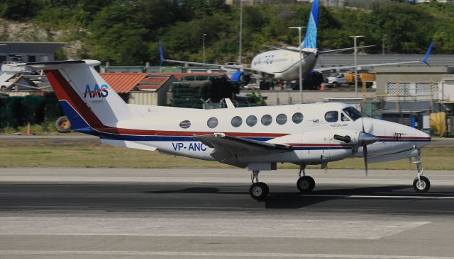 Beechcraft Super King Air 200 (VP-ANC)