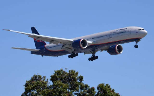 BOEING 777-300 (VP-BGF) - VP-BGF on short final to runway 24L