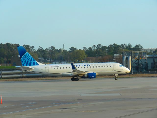 Embraer 175 (N93305) - ASH6198br /IAH-INDbr /03/15/2025