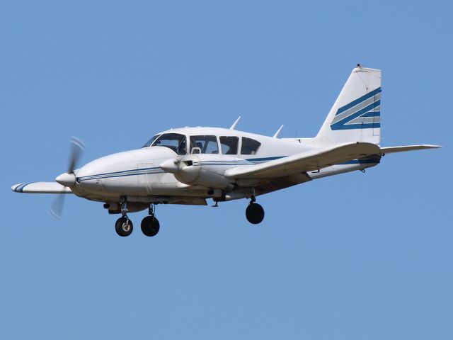 Piper Apache (N6943Y)