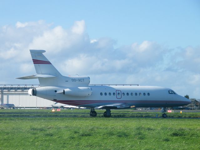 Dassault Falcon 900 (OO-ACT) - OO-ACT FALCON 900C CN 194 INTERNET JET BV FLYING SERVICE NV ANTWERP AT EINN 16/10/2011