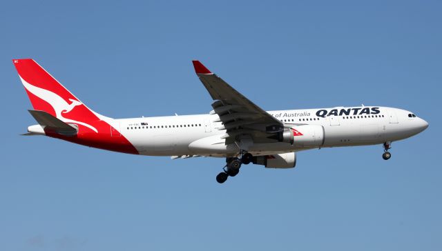 Airbus A330-200 (VH-EBC) - Surfers Paradise  On Final To 16R