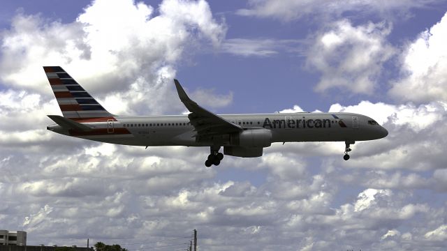 Boeing 757-200 (N178AA)