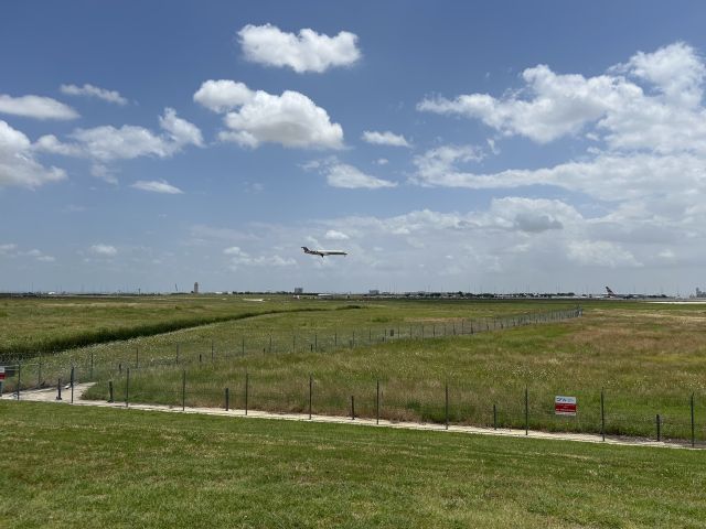 Canadair Regional Jet CRJ-700 (N539EA)