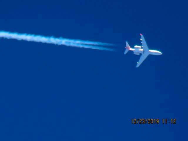 Bombardier Challenger 300 (N729JM)