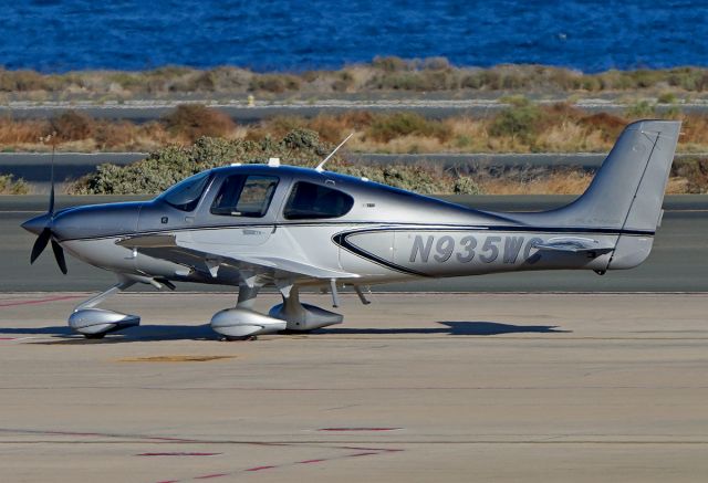 Cirrus SR-22 (N935WC)