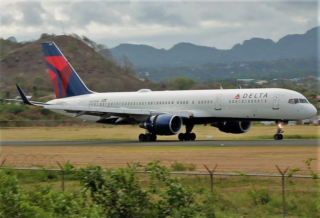 Boeing 757-200 (N553NW)