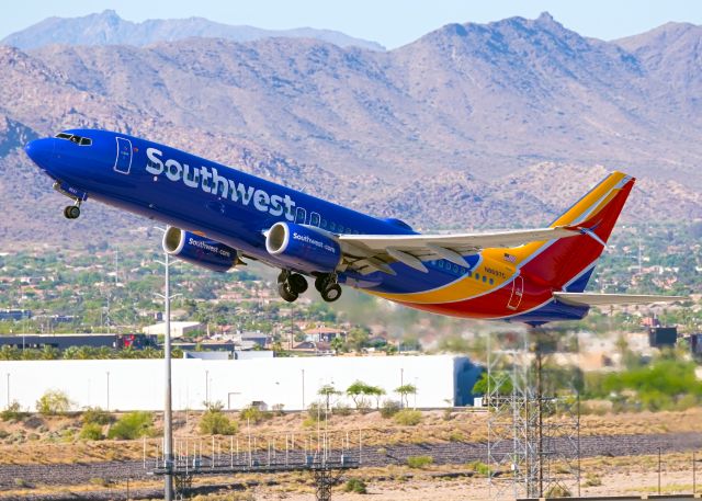 Boeing 737-800 (N8697C)