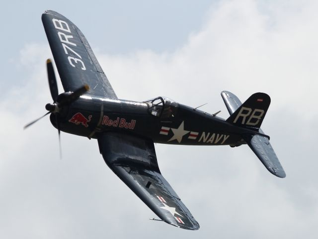 — — - High speed flypast of the F4U Corsair at Flying Legends 2013.