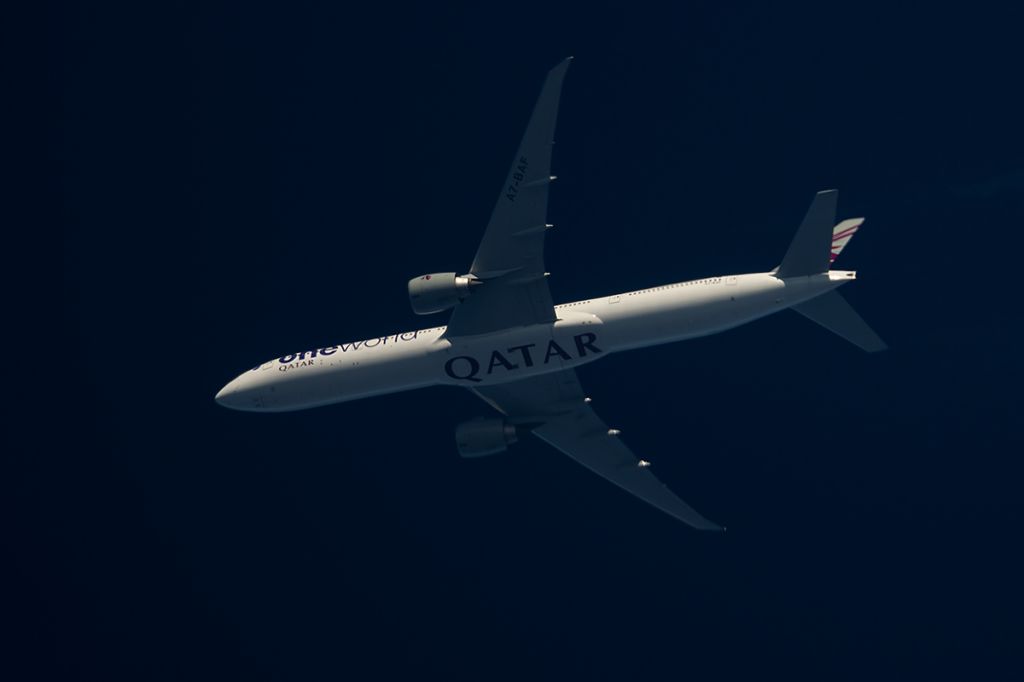BOEING 777-300 (A7-BAF) - 2-10-2015br /Qatar Airways B777-300 A7-BAF Passing overhead England,UK at 34,000ft working Doha-Chicago route QTR721 .br /br /Pentax K-5