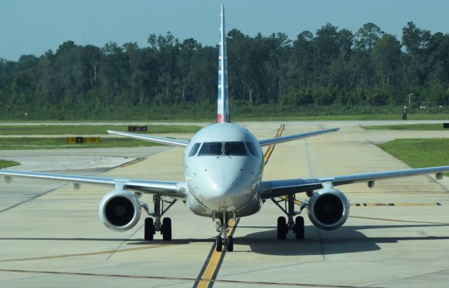 Embraer ERJ-190 (N418YX)