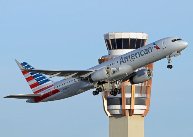 Boeing 757-200 (N939UW)