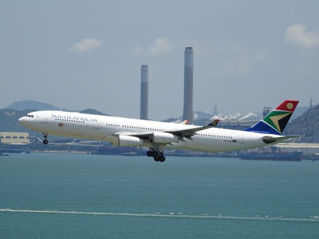 Airbus A340-300 (ZS-SXE)