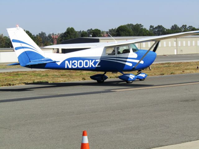 Cessna Citation CJ4 (N300KZ) - Taxiing to ramp