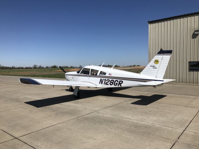 Piper Cherokee (N128GR)