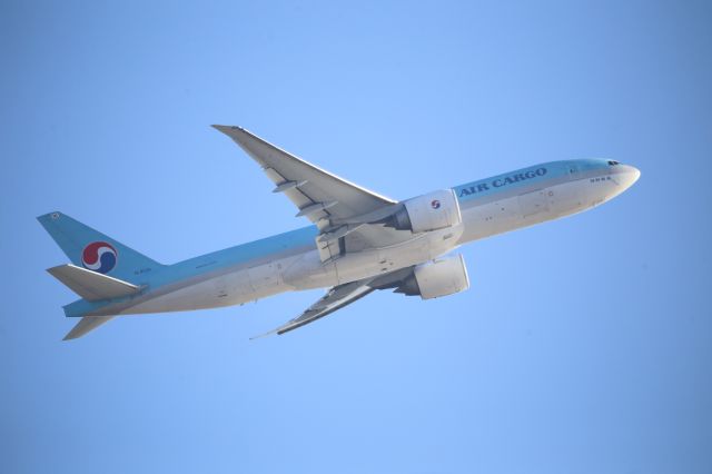 BOEING 777-200LR (HL8226)
