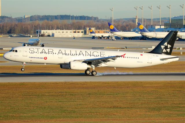 Airbus A321 (TC-JRA)