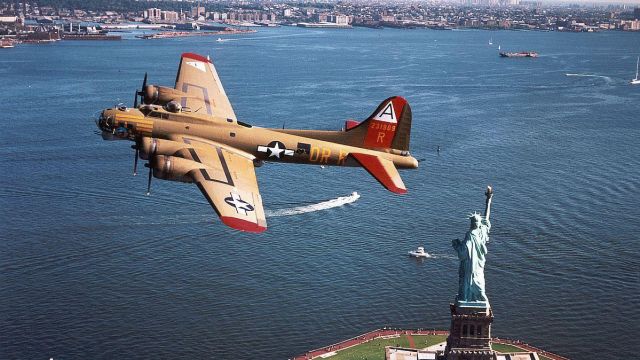 Boeing B-17 Flying Fortress —