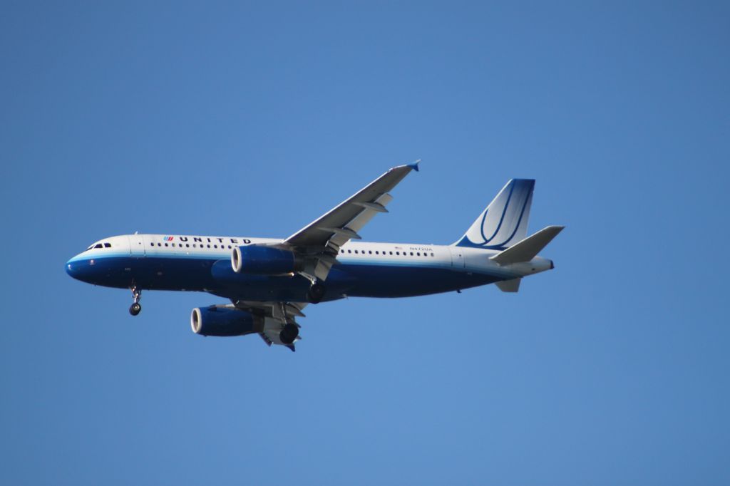 Airbus A319 (N472UA)