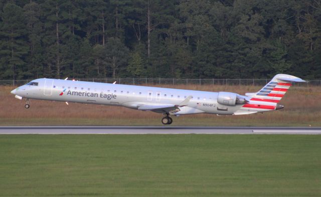 Canadair Regional Jet CRJ-900 (N904FJ)