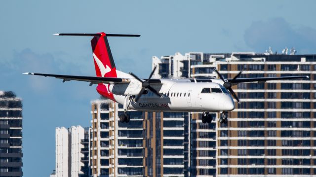 de Havilland Dash 8-300 (VH-SBI)