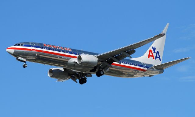 Boeing 737-800 (N827NN) - American Airlines Boeing 737-823 N827NN cn 33209  Las Vegas - McCarran International (LAS / KLAS) USA - Nevada, October 1, 2010 Photo: TDelCoro