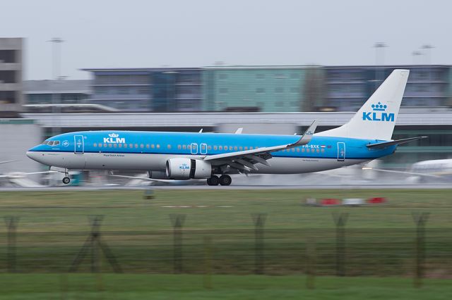 Boeing 737-800 (PH-BXK) - One of many flights between AMS and MAN, KLM1081 touches down