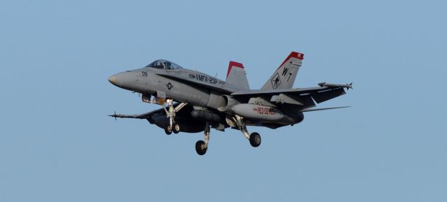 McDonnell Douglas FA-18 Hornet — - phoenix sky harbor 22NOV19