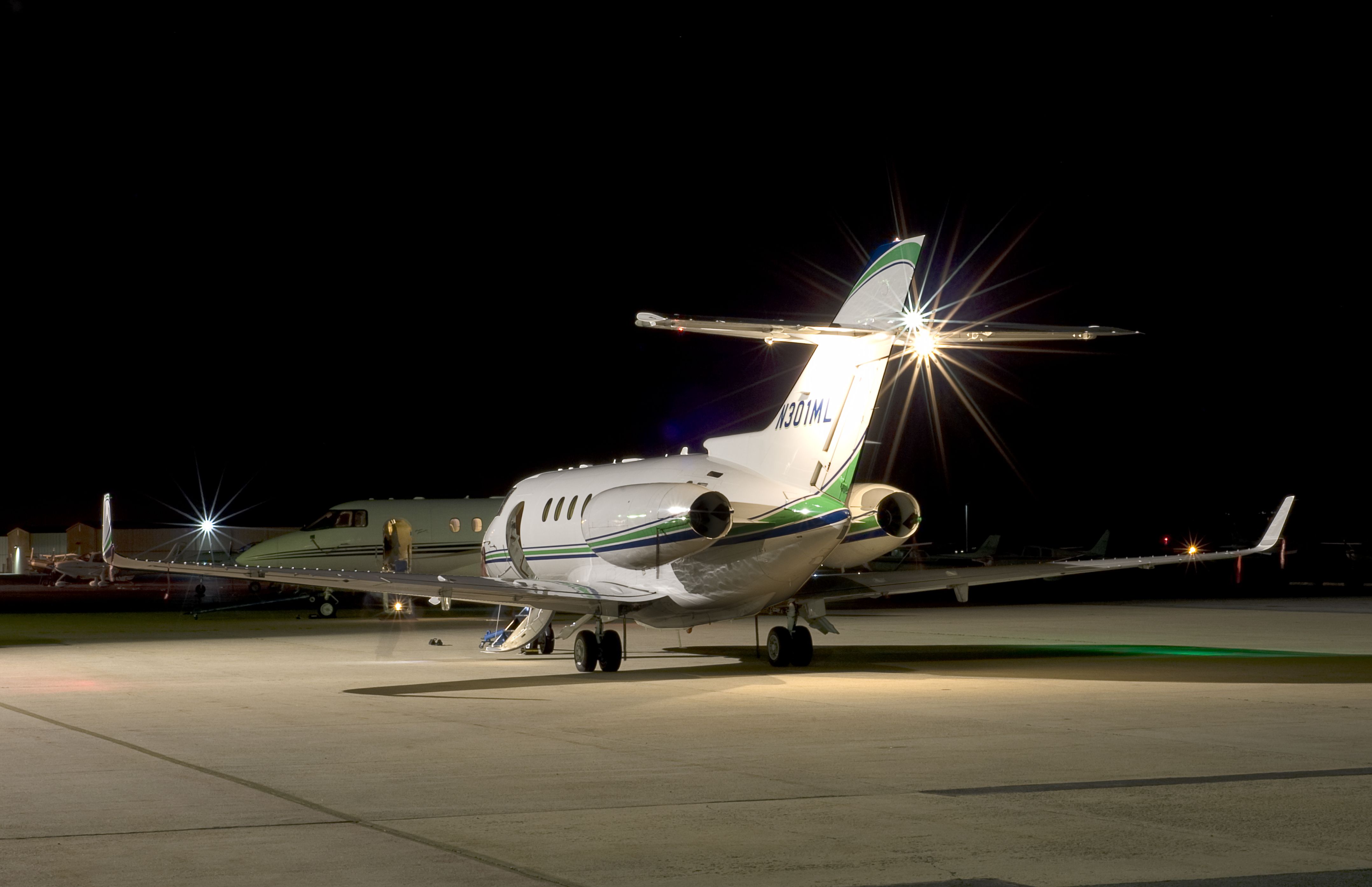 Hawker 800 (N301ML)