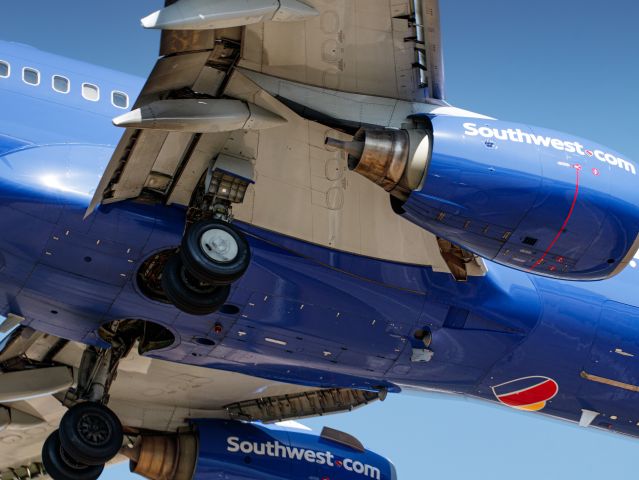 Boeing 737-700 (N211WN) - Really close up shot of the underbelly of a 737-700 super shortly before landing!