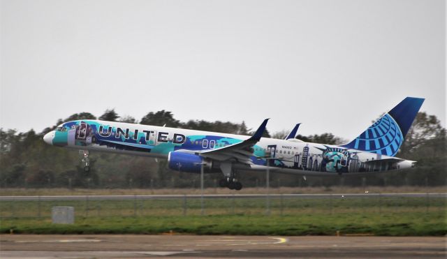 Boeing 757-200 (N14102) - united (new york art livery)b757-224 n14102 dep shannon 4/10/19.